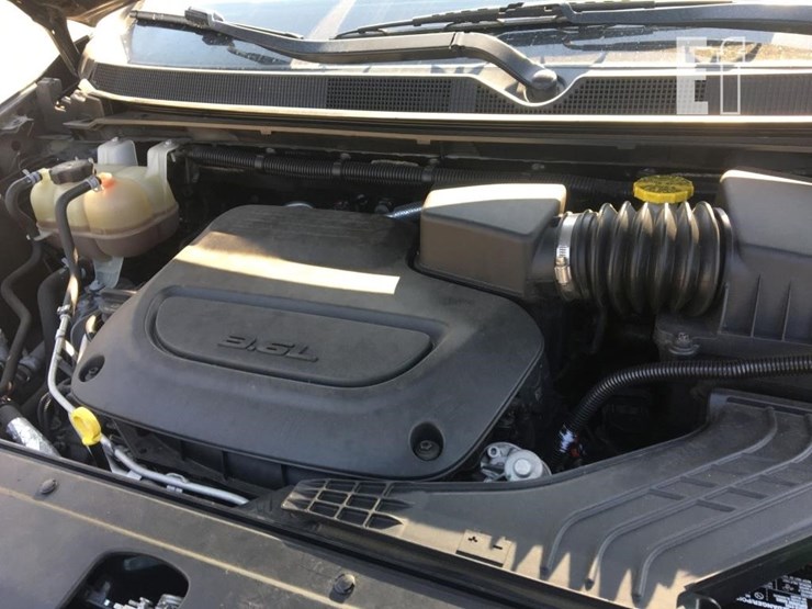 2022-chrysler-pacifica-image-13