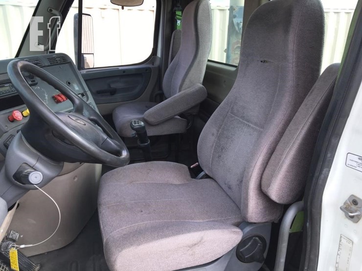 2012-freightliner-cascadia-113-image-9