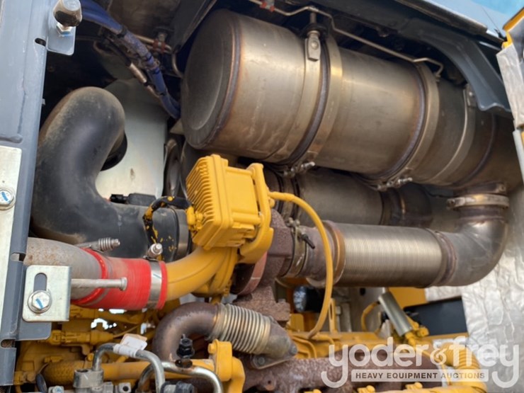 2018-deere-624k-image-25