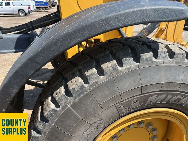 2019-deere-872gp-image-26