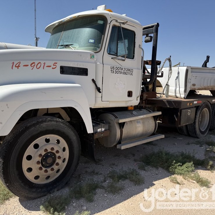 2000 MACK CH613