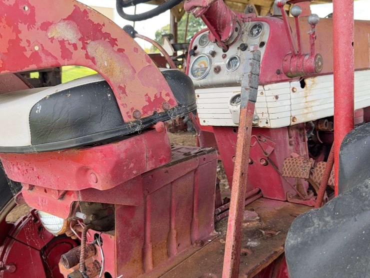 farmall-560-image-33