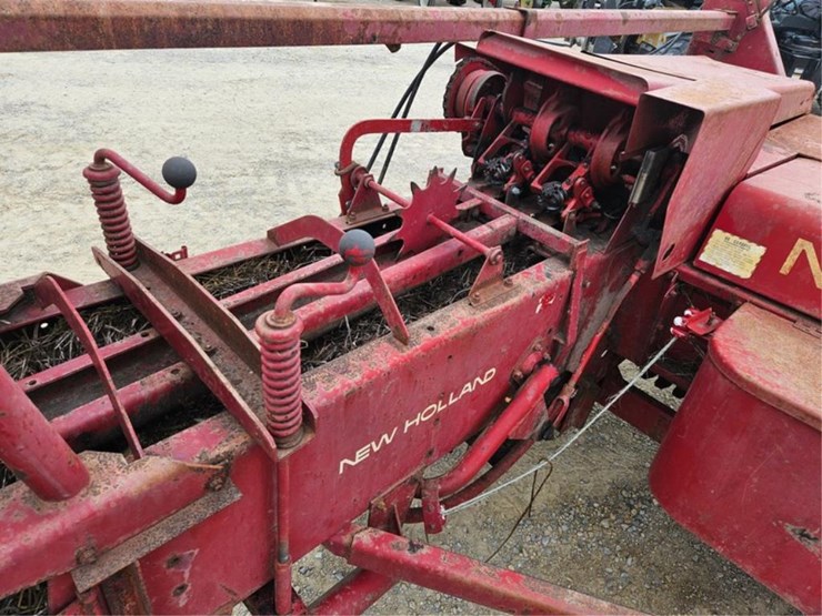 new-holland-275-image-22