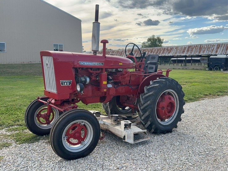 farmall-140-with-belly-mower-image-9