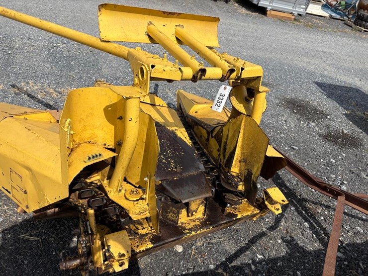 new-holland-824-image-4