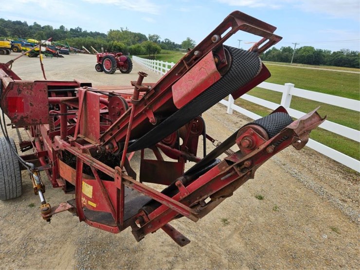 new-holland-275-image-28