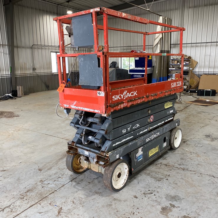 #497 • 2018 Skyjack 3226 Scissor Lift (Bryant, WI)