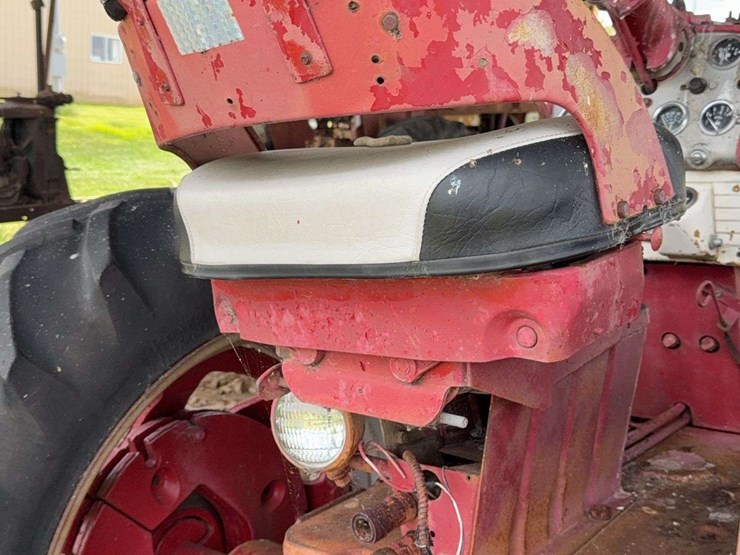 farmall-560-image-32