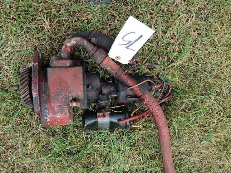 carburetor-and-hydraulic-pump-image-4