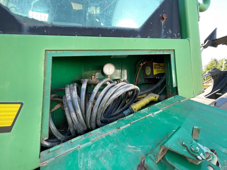2000-john-deere-660-image-34