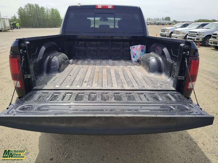 2013-ram-1500-sport-4x4-crew-cab-sb-image-21