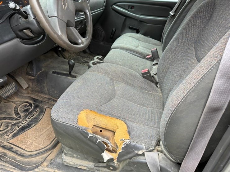 2006-chevy-silverado-1500-ls-truck-image-13