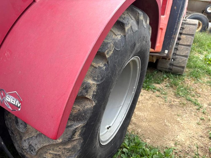 case-international-farmall-120c-4x4-tractor-image-15