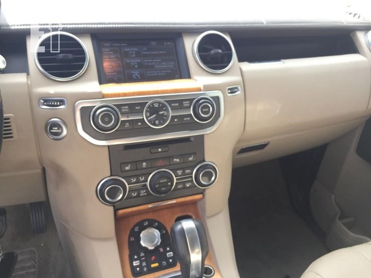 2013-land-rover-lr4-image-7