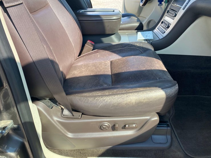 2013-cadillac-escalade-image-39