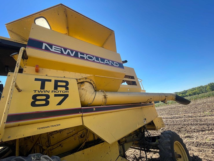 new-holland-tr87-image-11