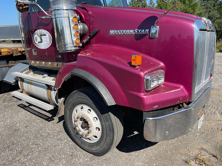 #2270-•-2011-western-star-semi-tractor-(has-wi-title)-(forestville,-wi)-image-9