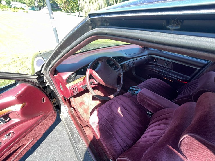 #3290-•-1994-oldsmobile-eighty-eight-(has-wi-title)-(kingston,-wi)-image-32