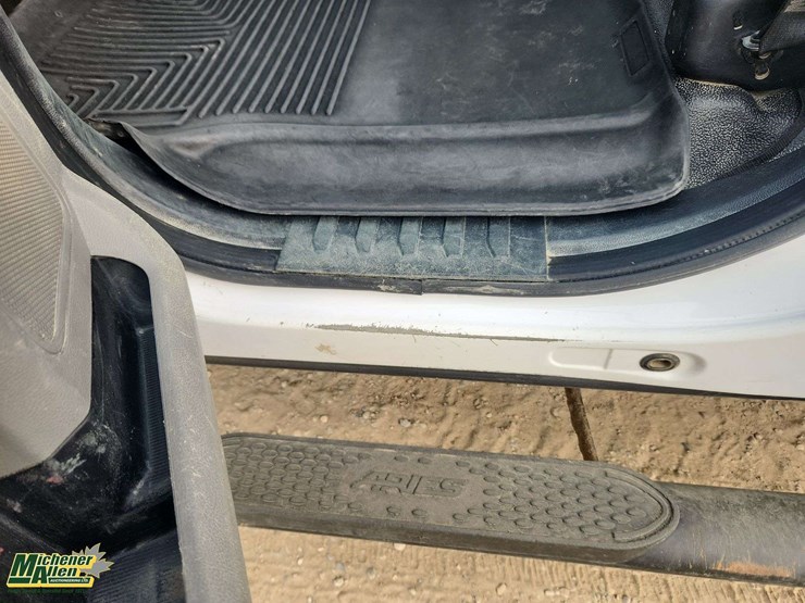 2021-ford-f350-image-42