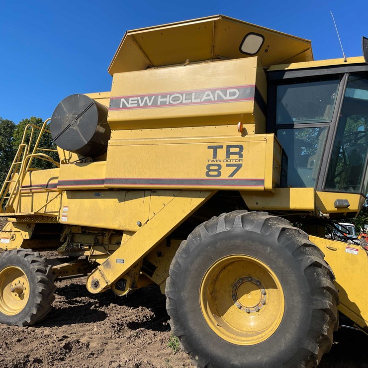NEW HOLLAND TR87