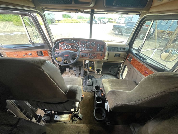 2004-peterbilt-379-image-60