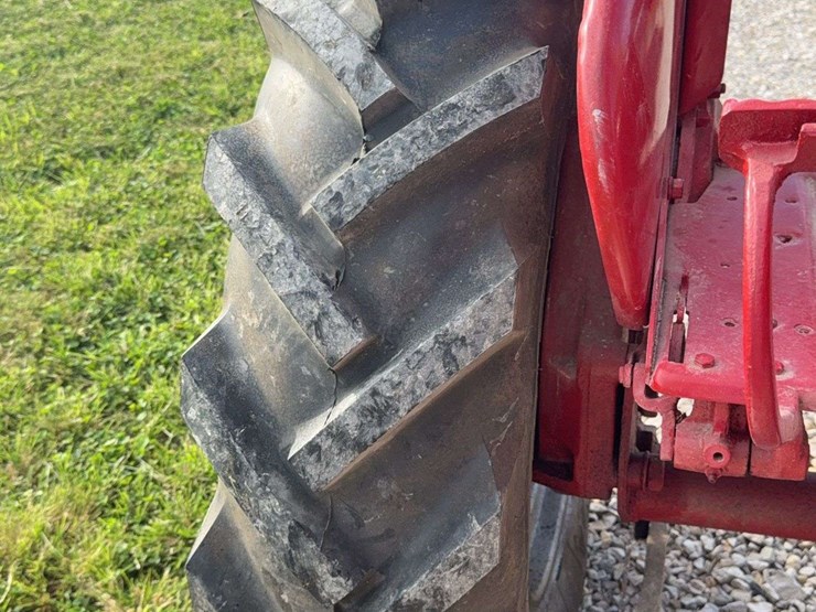 farmall-140-with-belly-mower-image-23