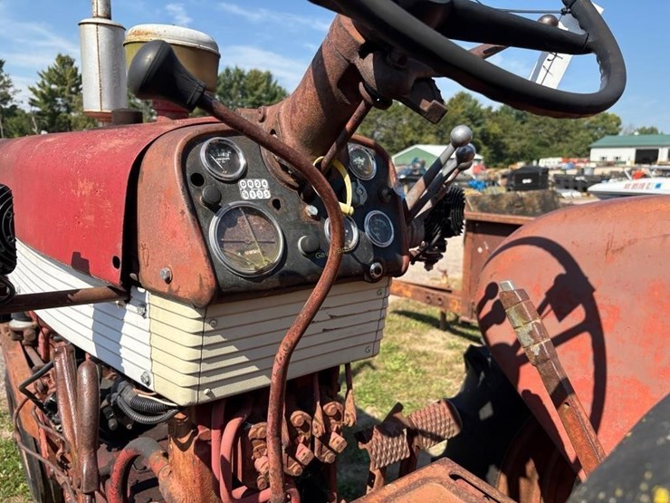 farmall-460-tractor-image-9