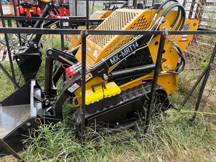 agt-mx-mrt14-compact-track-loader-image-3