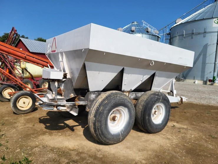 wilmar-6-ton-tandem-axle-lime/fertilizer-spreader-image-3