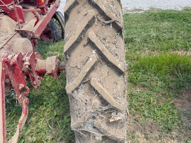 farmall-f-12-image-27
