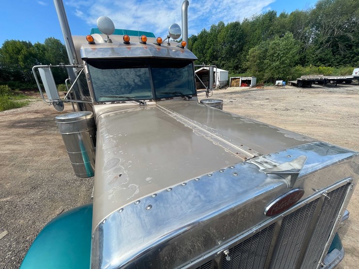 2004-peterbilt-379-image-47