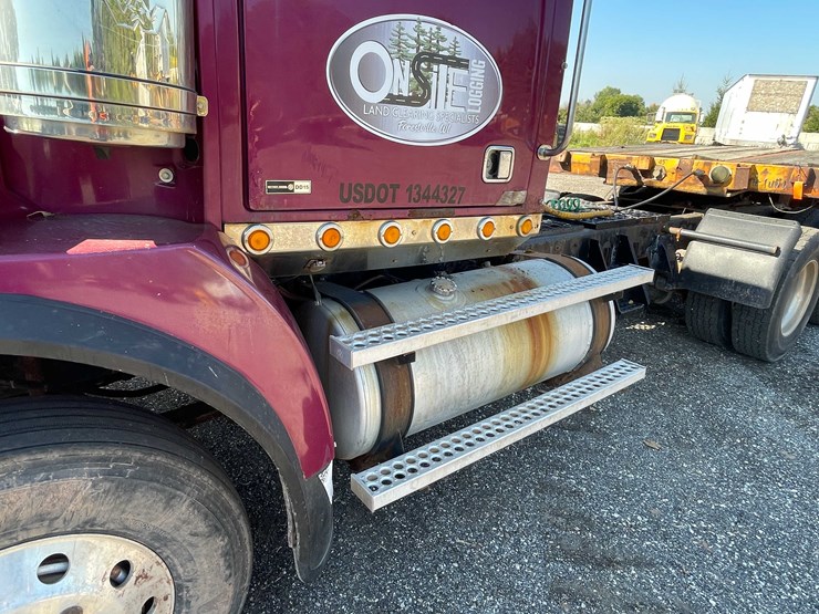 #2270-•-2011-western-star-semi-tractor-(has-wi-title)-(forestville,-wi)-image-29