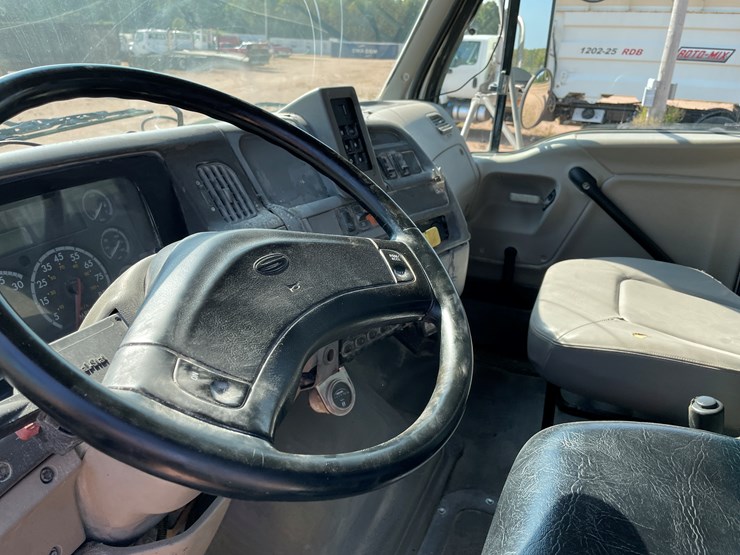 2005-sterling-lt9500-image-86