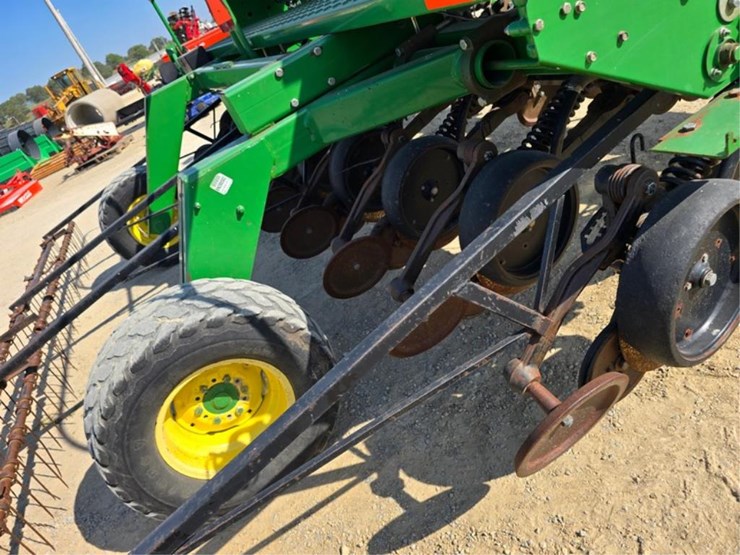 2022-john-deere-1590-image-12