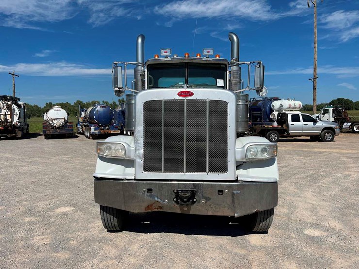 2012-peterbilt-388-image-2