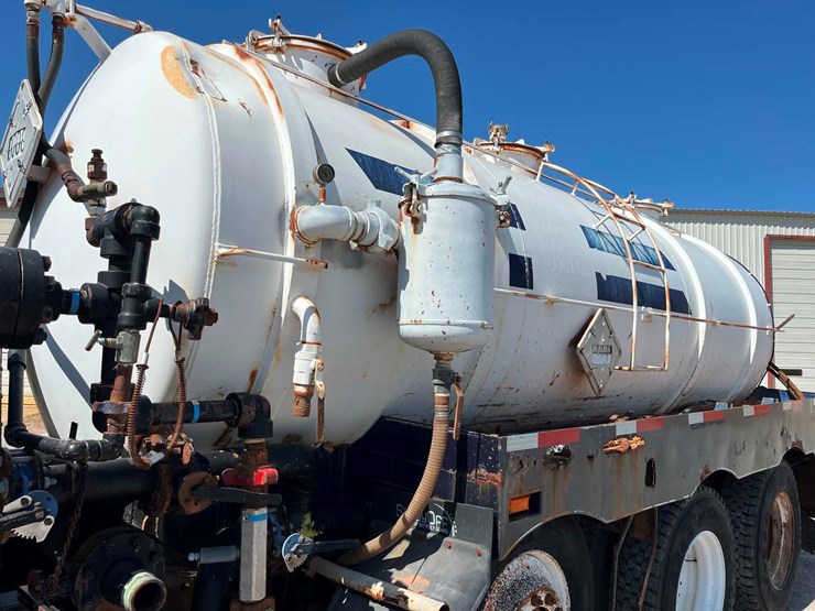 2001-mack-ch613-image-12