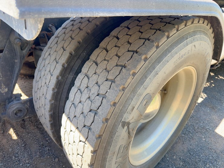 2015-kenworth-t800-image-15