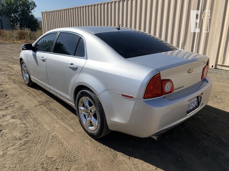 2010-chevrolet-malibu-lt-sedan-image-4