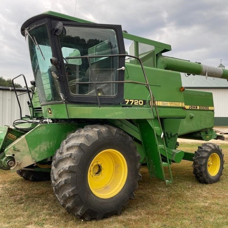 JOHN DEERE 7720 TITAN II