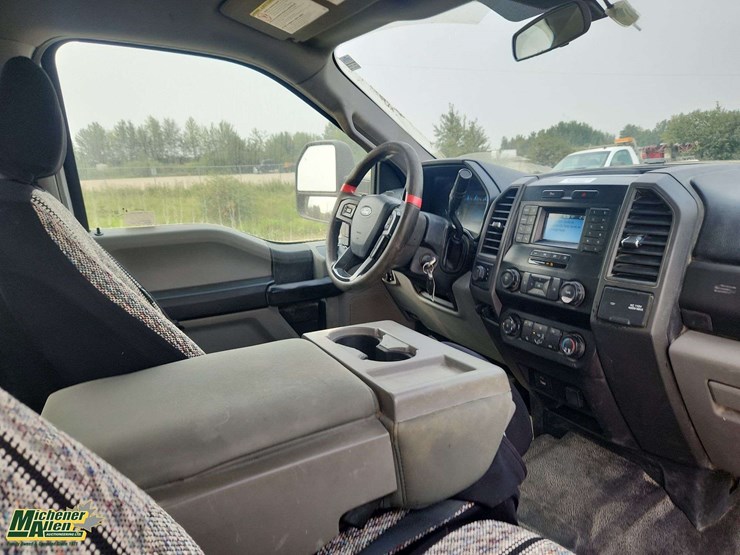 2021-ford-f350-image-21