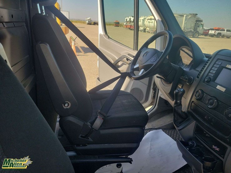 2015-mercedes-benz-sprinter-2500-image-17