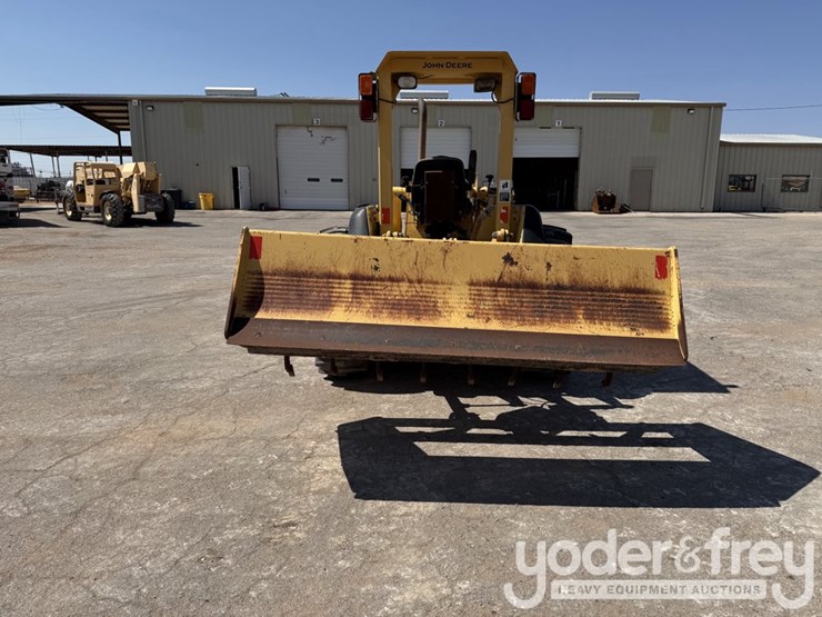 johndeere-210le-image-7