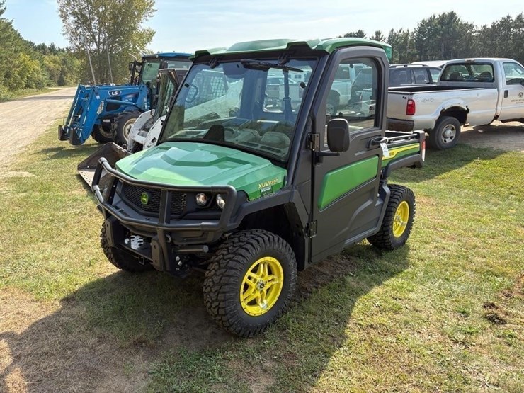 2023-john-deere-xuv-835r-image-1