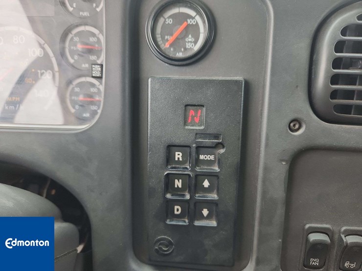 2004-freightliner-m2-106-s/a-emergency-support-truck-image-12