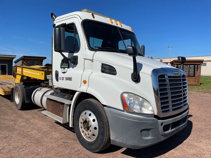 #2750-•-2014-freightliner-cascadia-single-axle-day-cab-truck-(has-wi-title)-(title-in-delay)-(ashland,-wi)-image-3