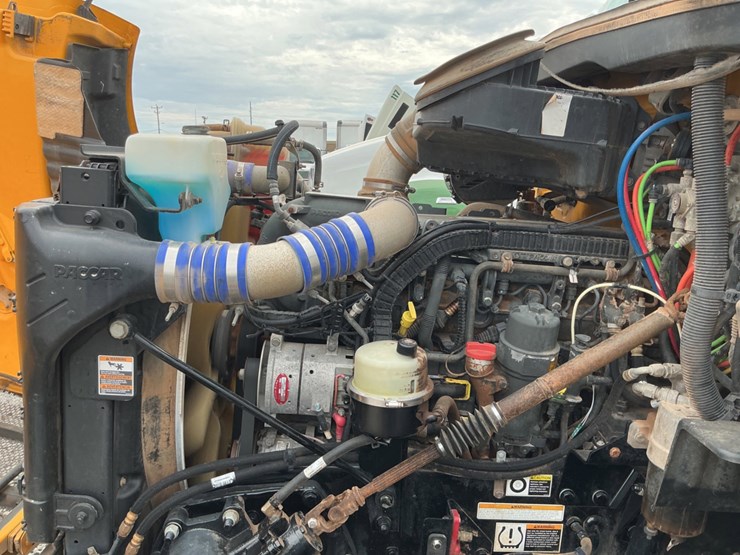 2017-peterbilt-579-image-1