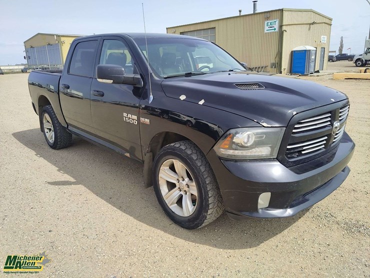 2013-ram-1500-sport-4x4-crew-cab-sb-image-2