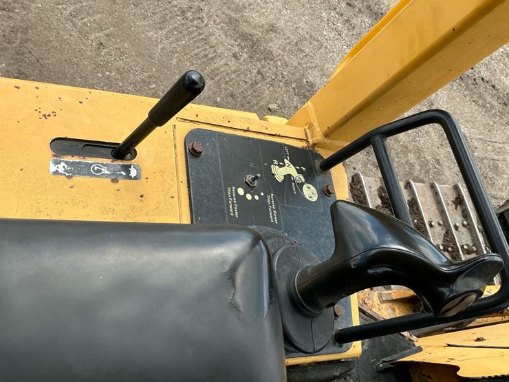 2002-deere-700h-image-60