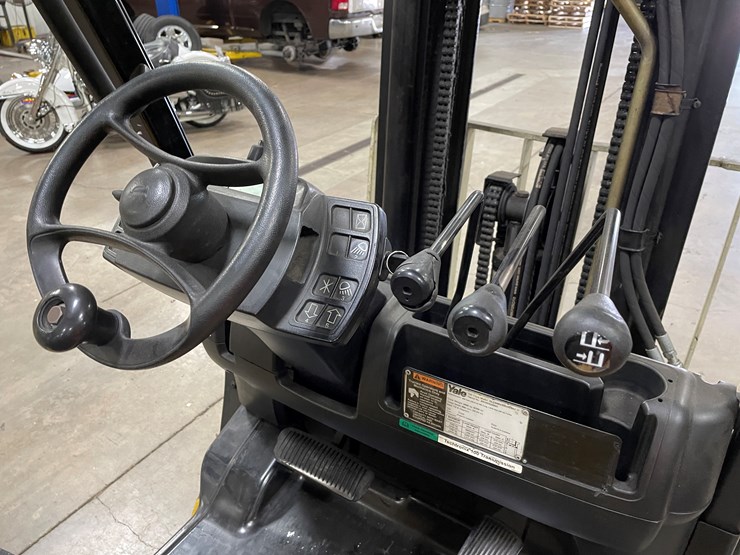 #8010-•-yale-lp-powered-forklift-image-13