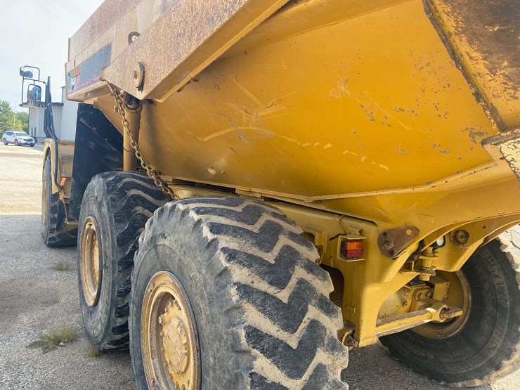 2006-caterpillar-725-image-6
